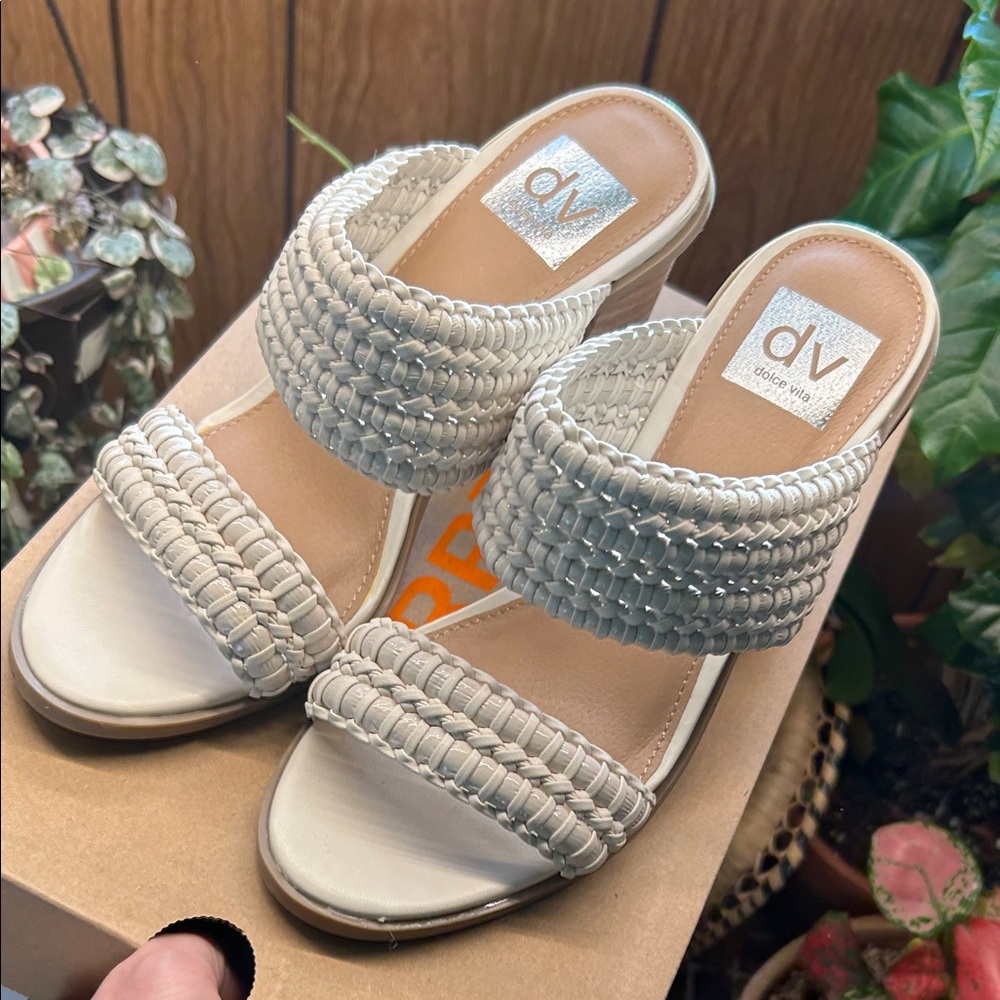 DV by Dolce Vita cream Woven chunky 7